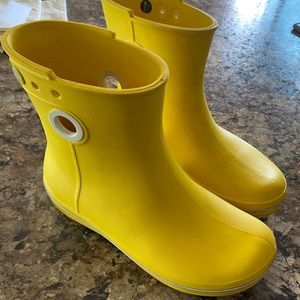 Crocs women’s rain boots